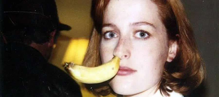 Gillian Anderson selfie banana