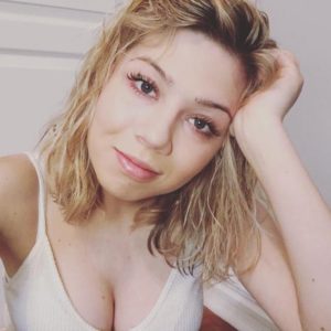 Jennette McCurdy cleavage
