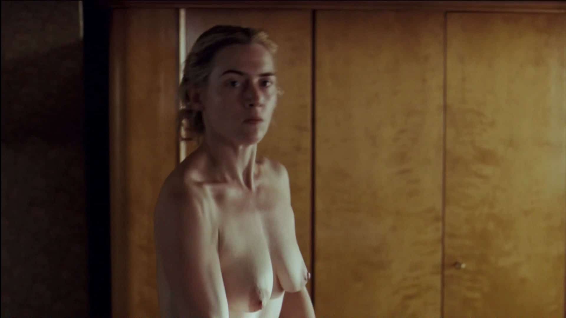 Kate Winslet bare boobs