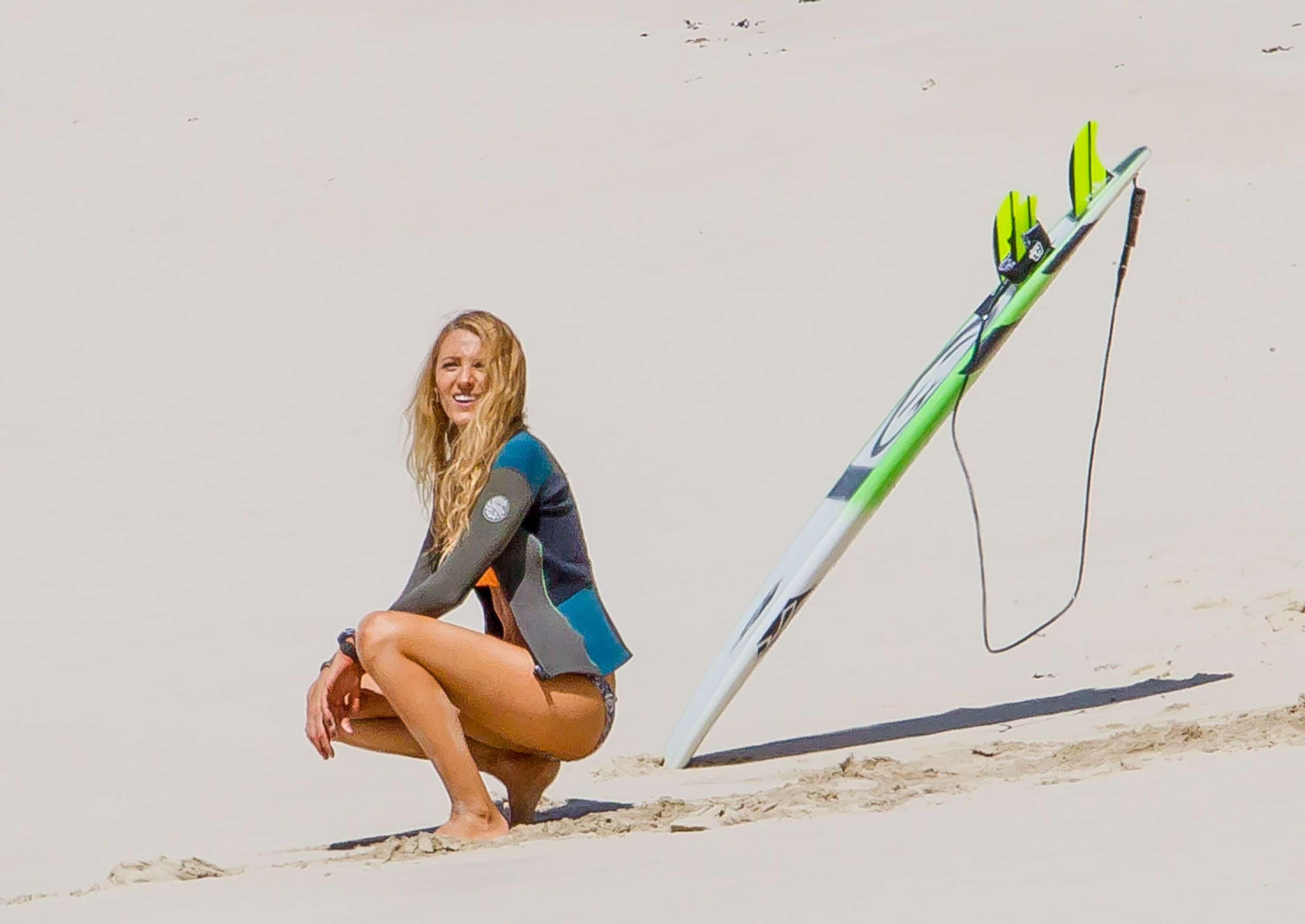 Blake Lively sexy bikini