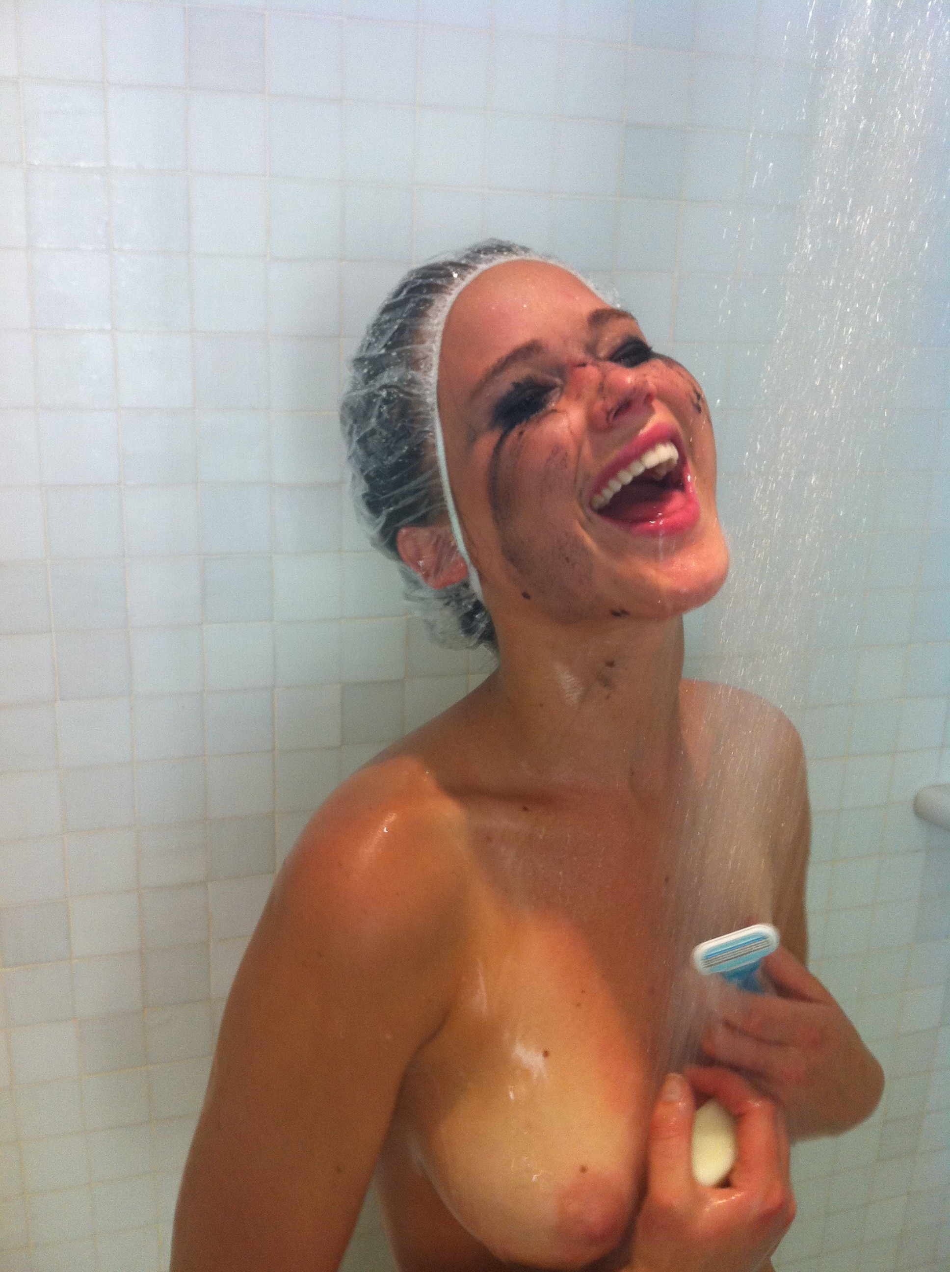 Jennifer Lawrence wet boobs in the shower