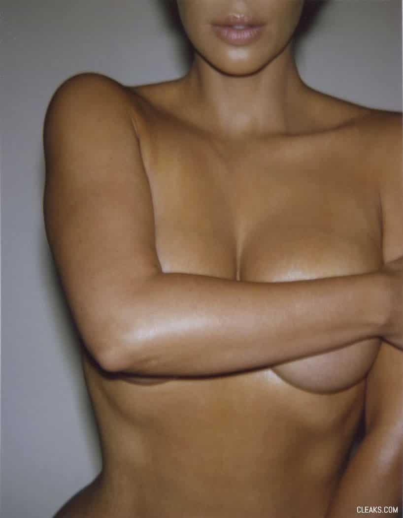 Kim Kardashian titties