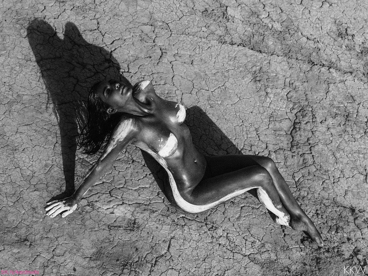 Kim Kardashian nude desert shoot (1)