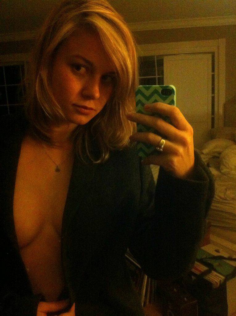 Brie Larson taking cleavage mirror selfie
