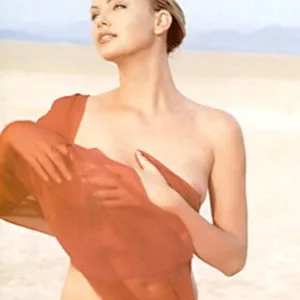Charlize Theron model in desert