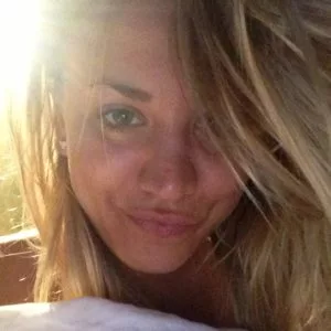 Kaley Cuoco Nude Fappening Pics Leaked (10)
