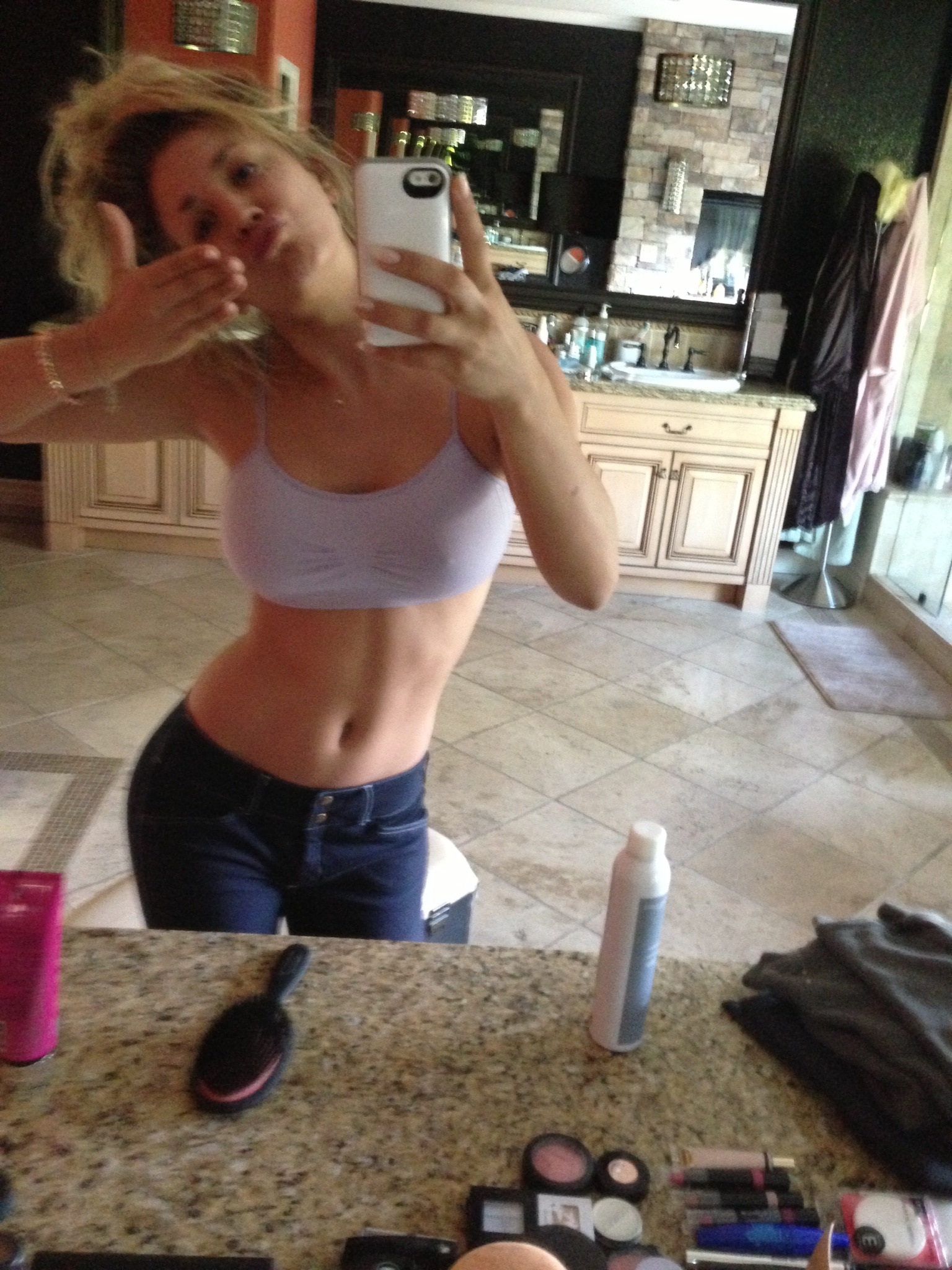 Kaley Cuoco Nude Fappening Pics Leaked (13)