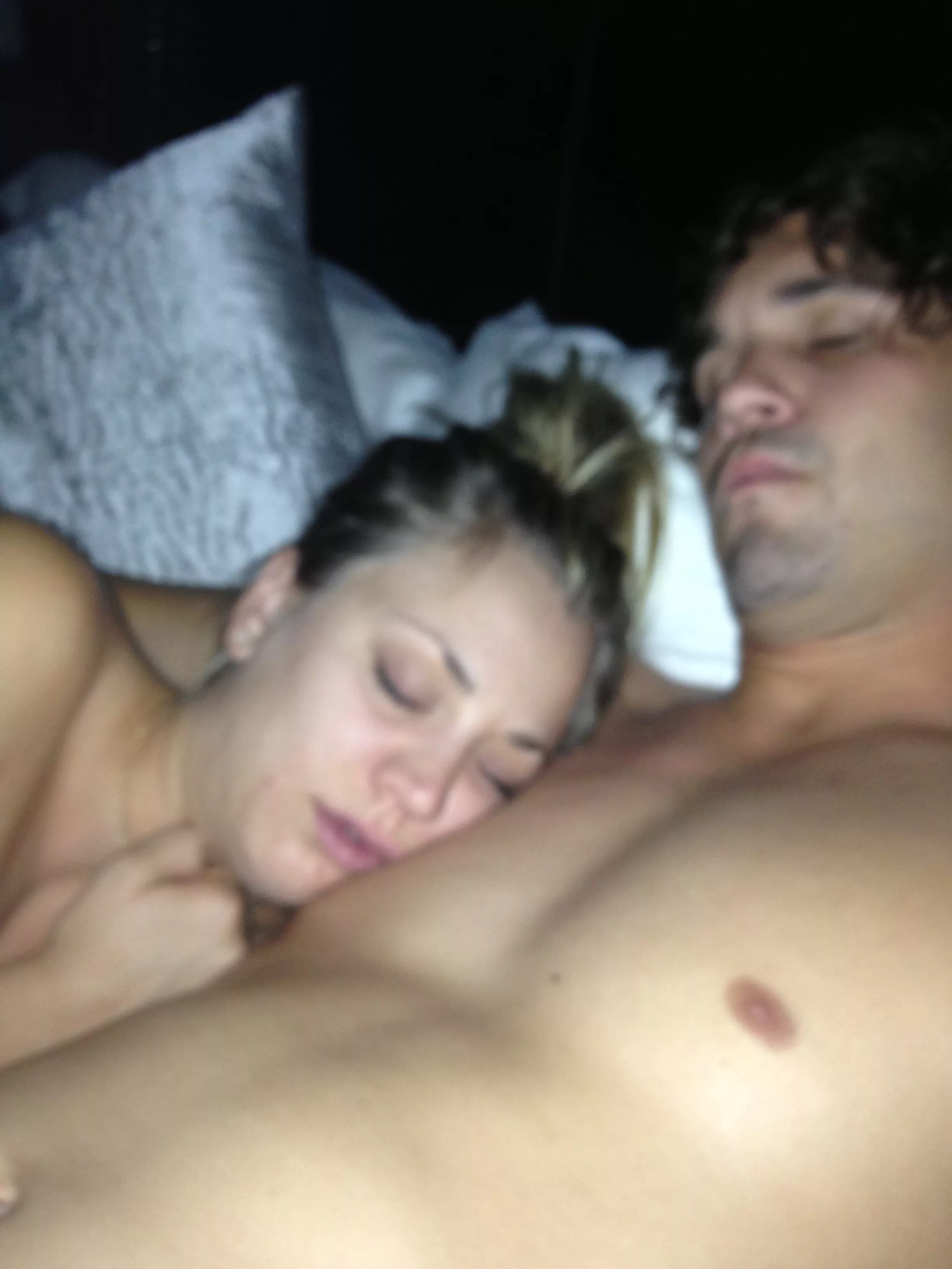 Kaley Cuoco Nude Fappening Pics Leaked (20)
