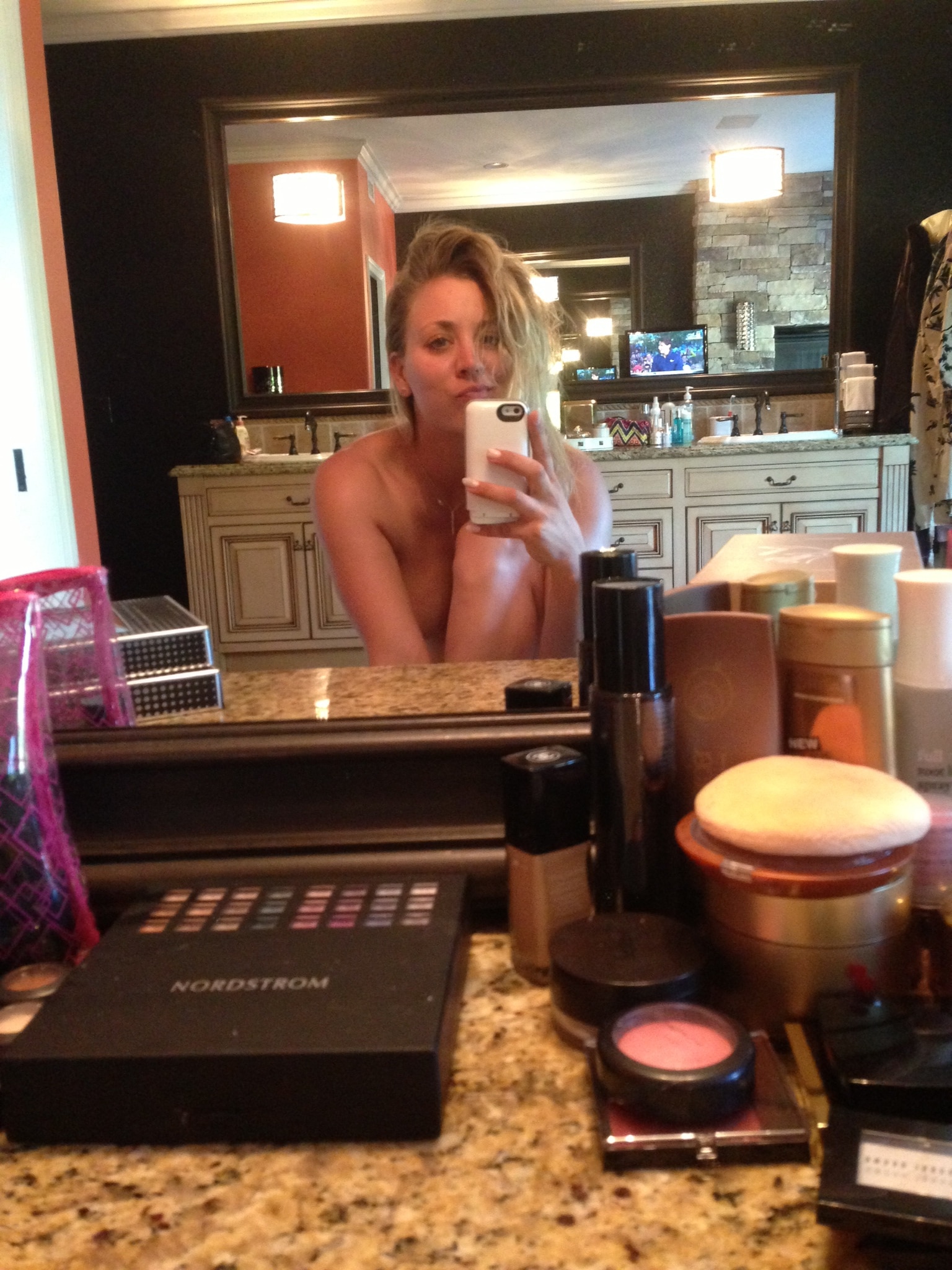 Kaley Cuoco Nude Fappening Pics Leaked (21)