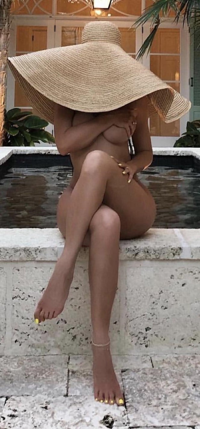 Kylie Jenner naked with huge hat covering her breasts