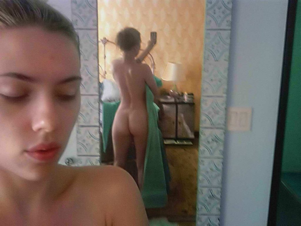 Scarlett Johansson nude ass pic