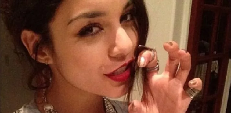 Selfies nude vanessa hudgens Selena Gomez