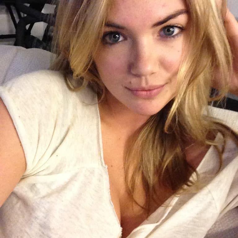 Kate Upton sexy in bed