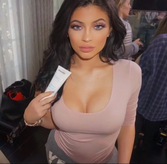 Kylie Jenner cleavage is delicious!