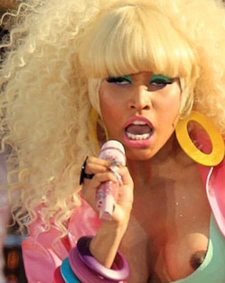 Nicki Minaj nip slip at concert (2)