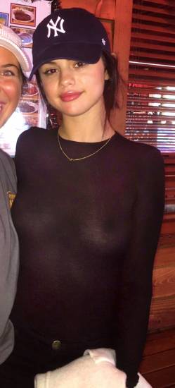 Selena Gomez boobs visible in