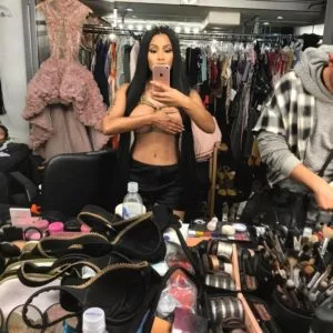 Sexy Nicki Minaj topless selfies