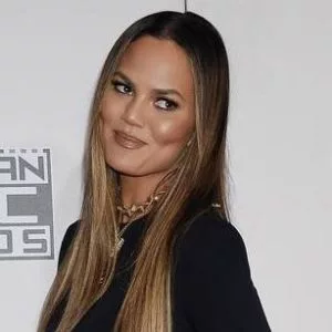 Chrissy Teigen Flashes Her Pussy at the AMAs!