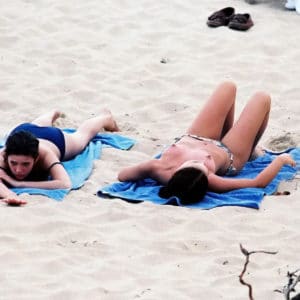 celeb natalie portman totally topless on the beach