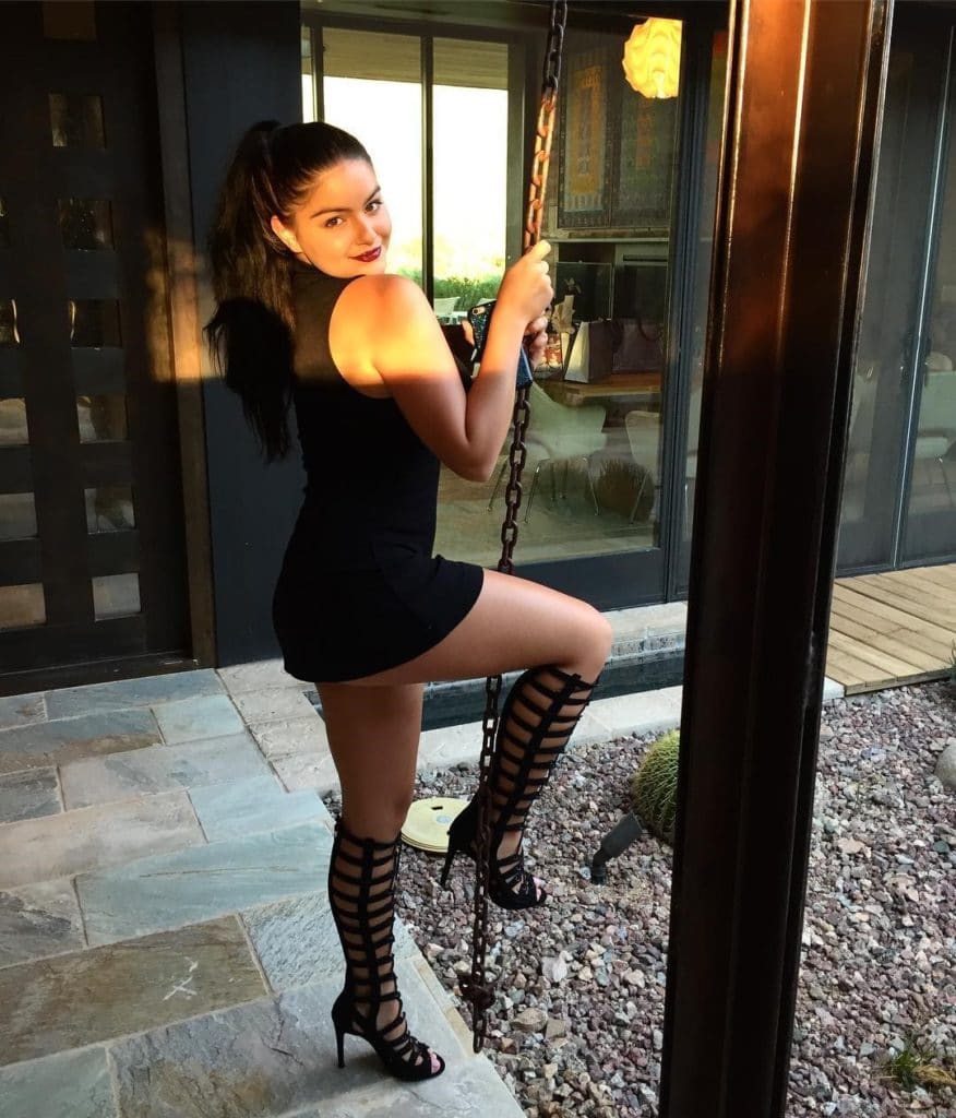 Modern Family Star Ariel Winter in sexy black heels