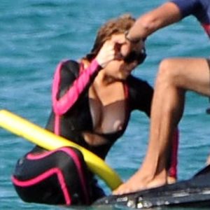 while in the ocean mariah carey experiences a nip slip