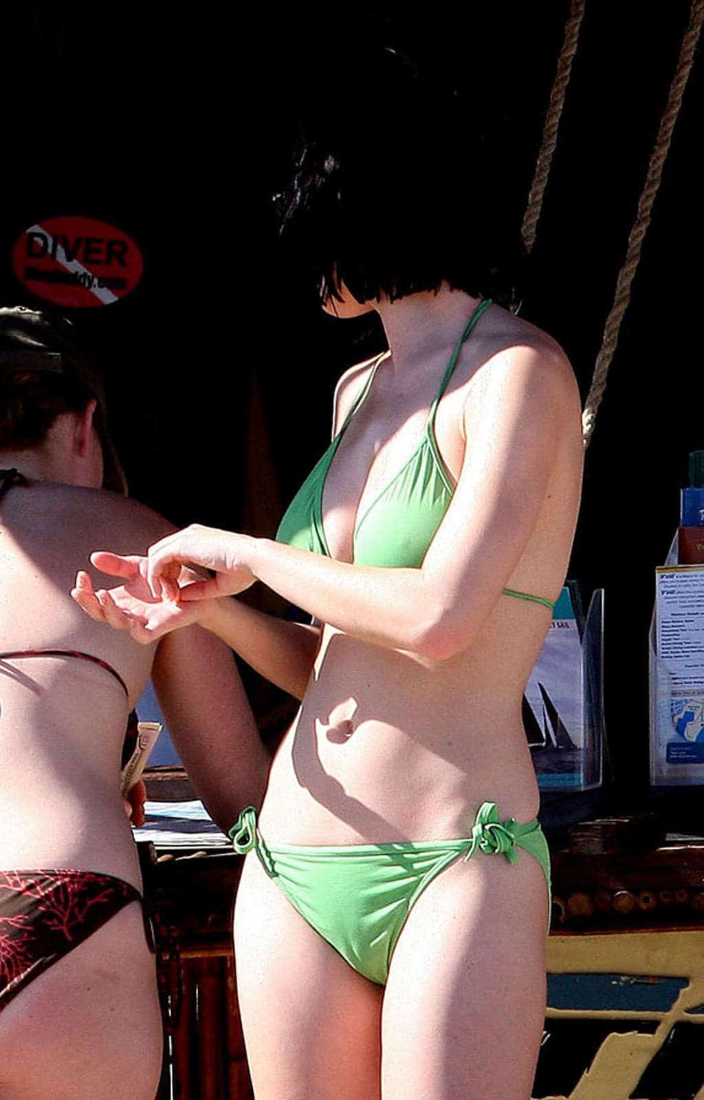 Katy Perry cameltoe pussy in bikini