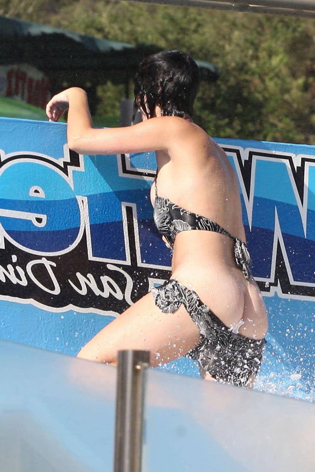 katy perry nude ass coming out of pool