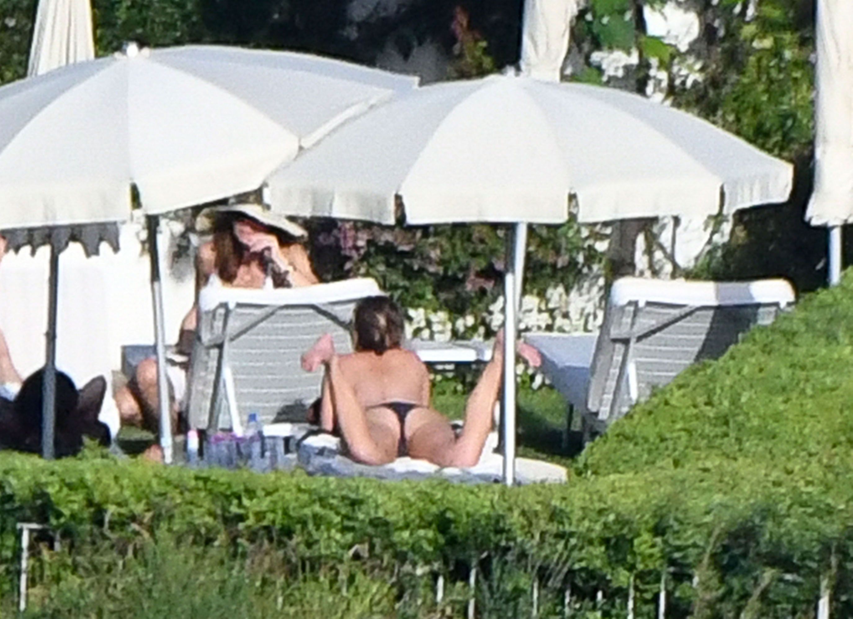 Jennifer Aniston vagina paparazzi beach