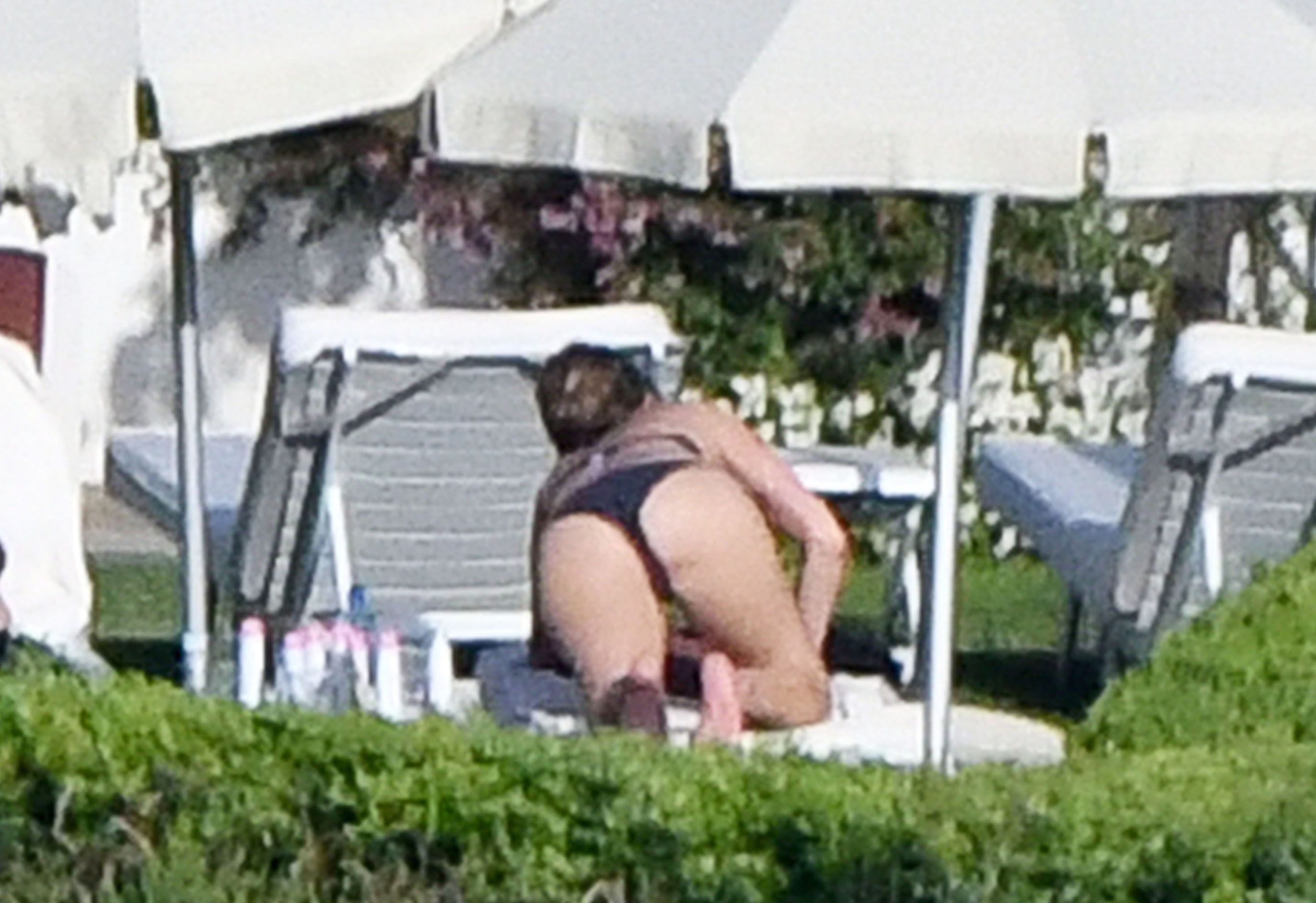 Jennifer Aniston ass up voyeur