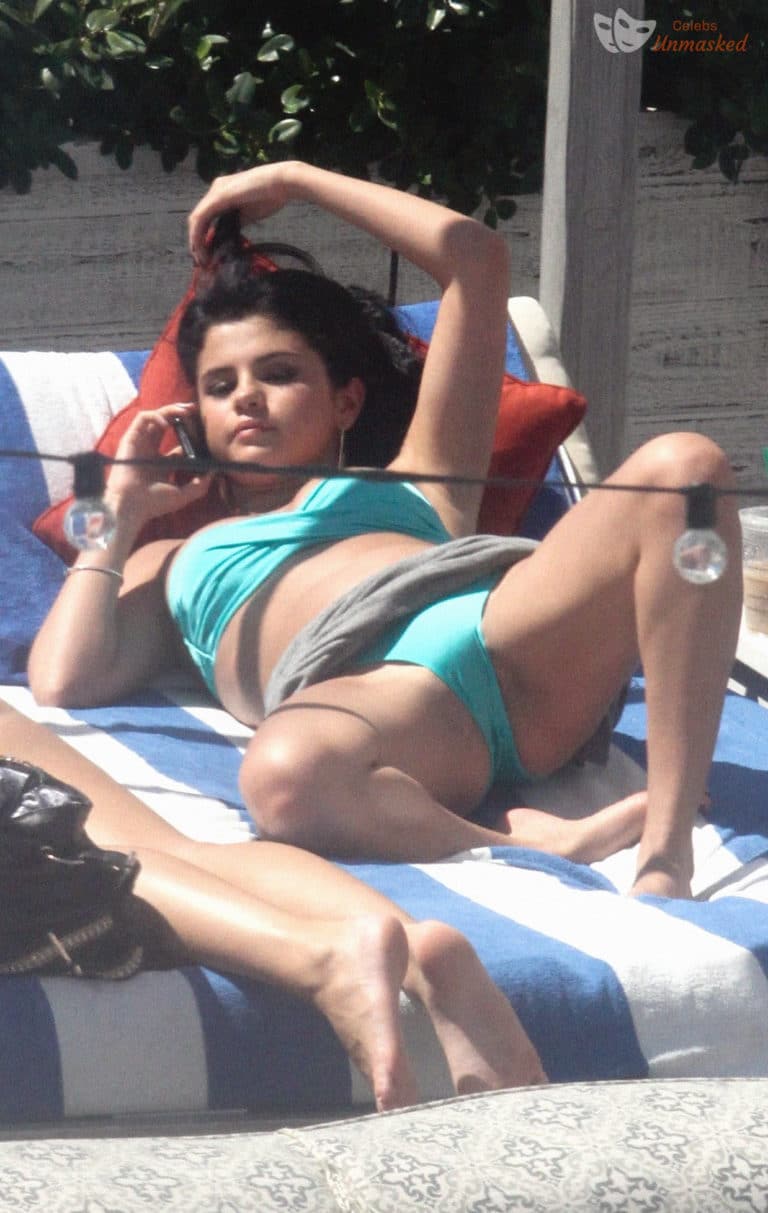 Selena Gomez pussy camel toe