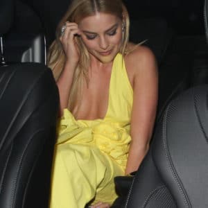 Margot Robbie natural tits