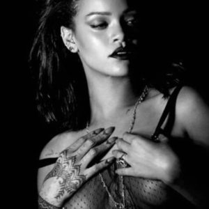 Rihanna pose