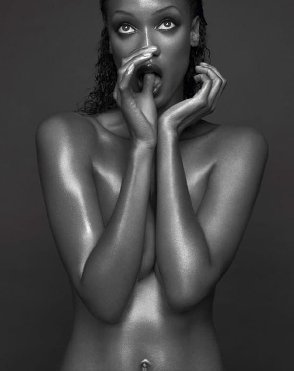 Tyra Banks hot boobs