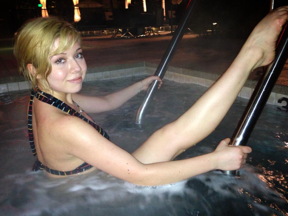 Jennette McCurdy natural tits