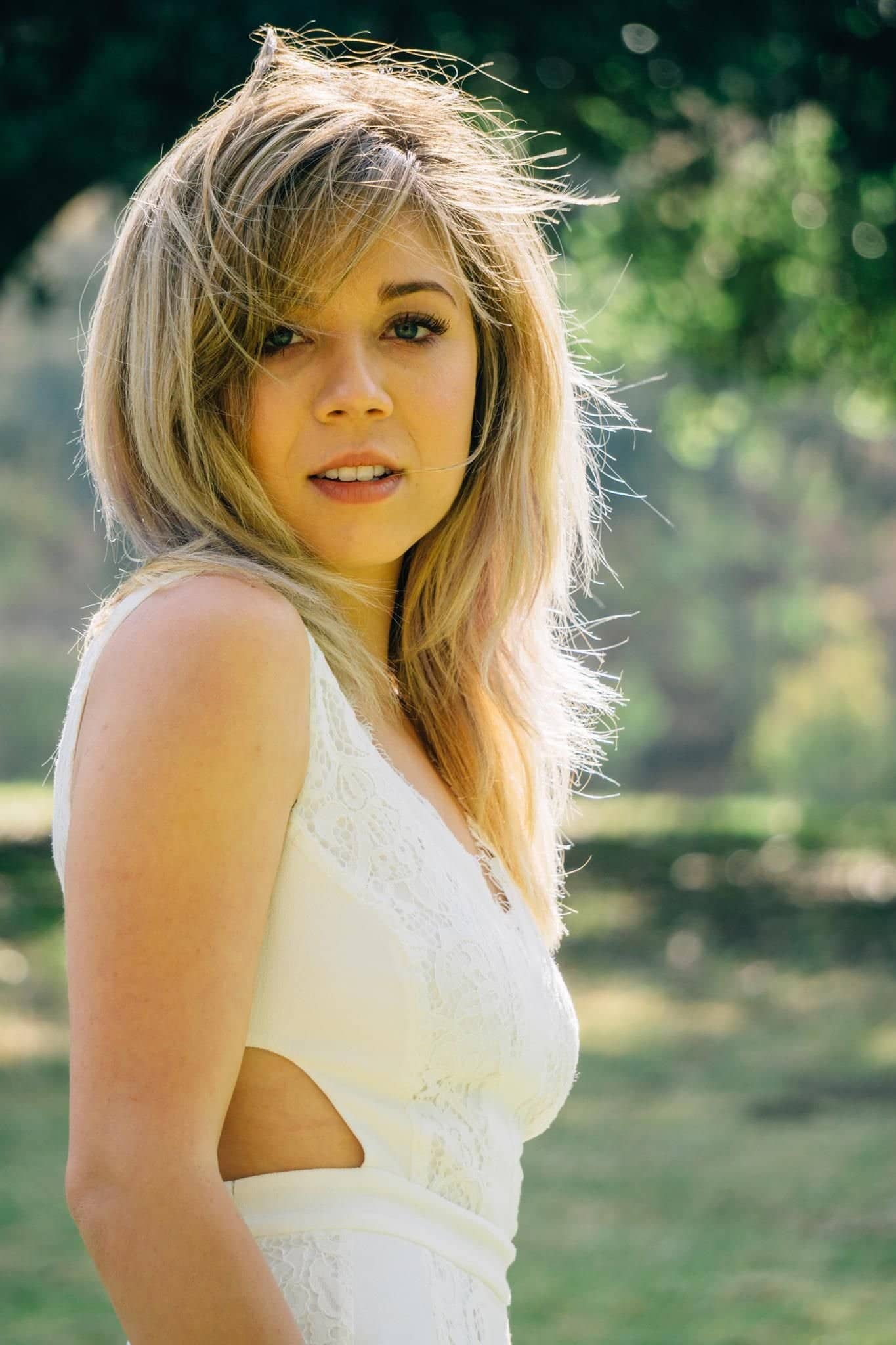 Jennette McCurdy topless pic