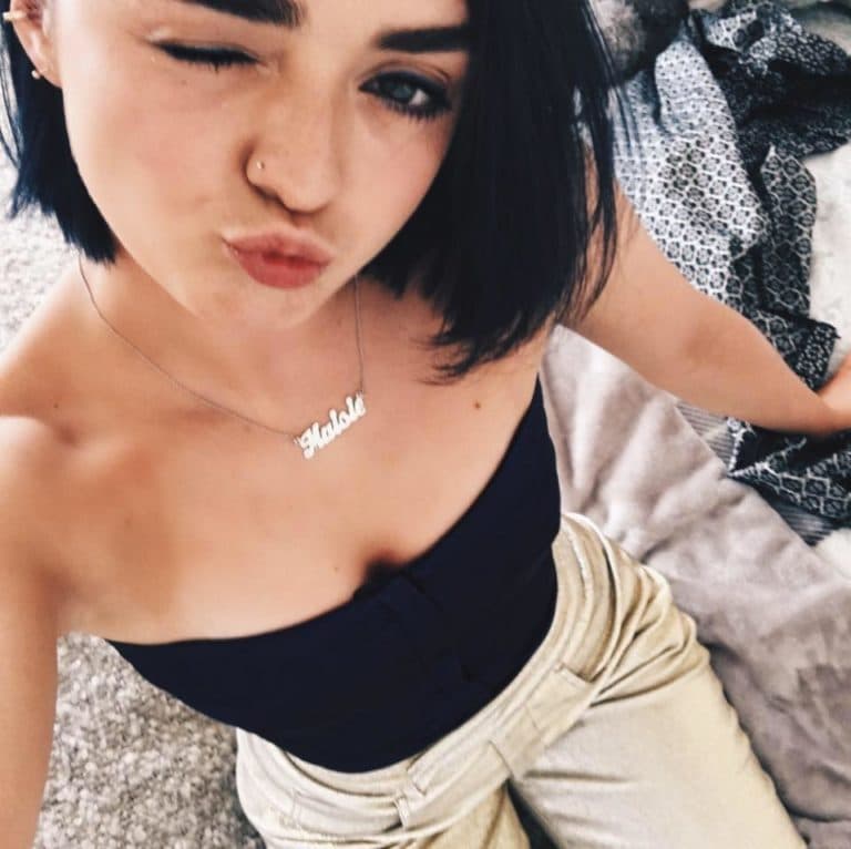 Maisie Williams sexy and nude