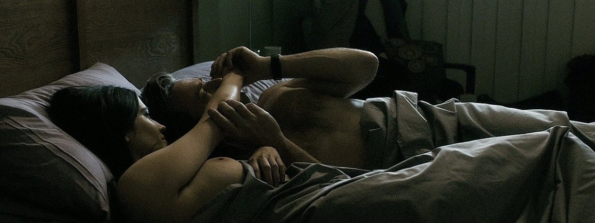 Eva Green exposing boobs